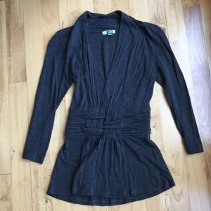 Spring top with gathered waist